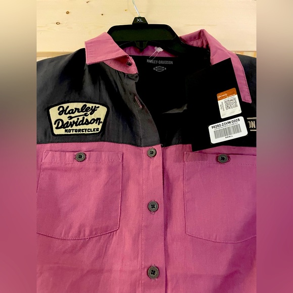 Harley Davidson Women’s button down woven shirt. - Picture 8 of 9